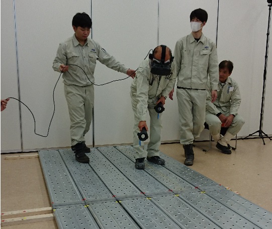 VR hazard simulation device for working at heights